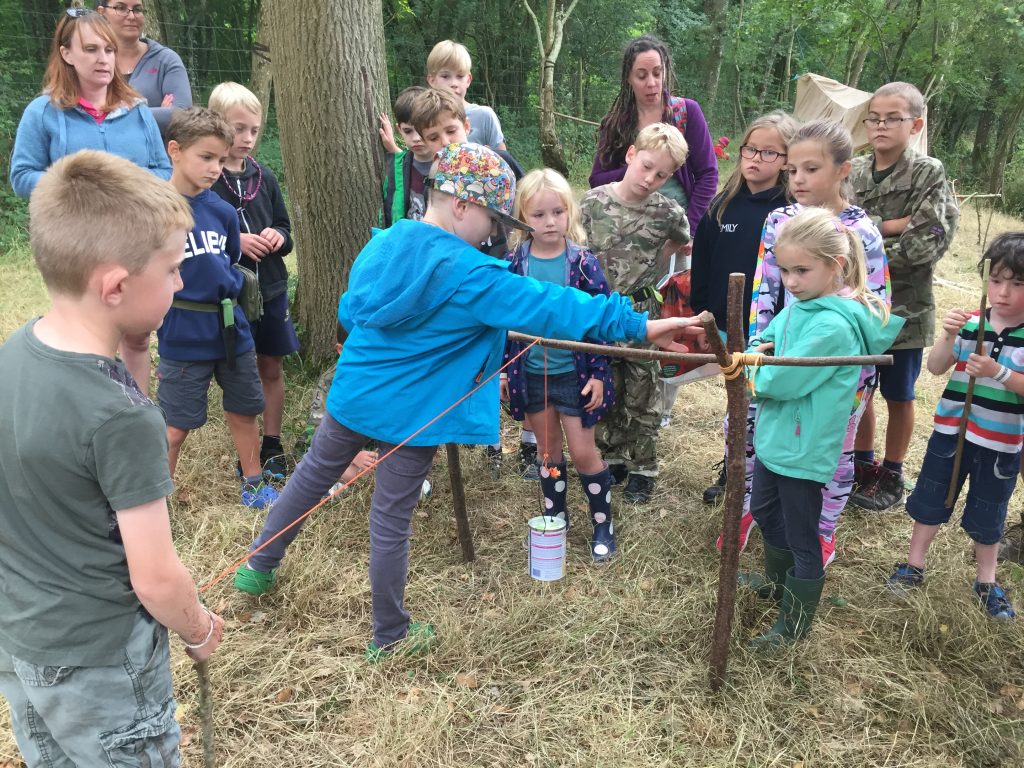 Pot hanger demonstration - Kids group